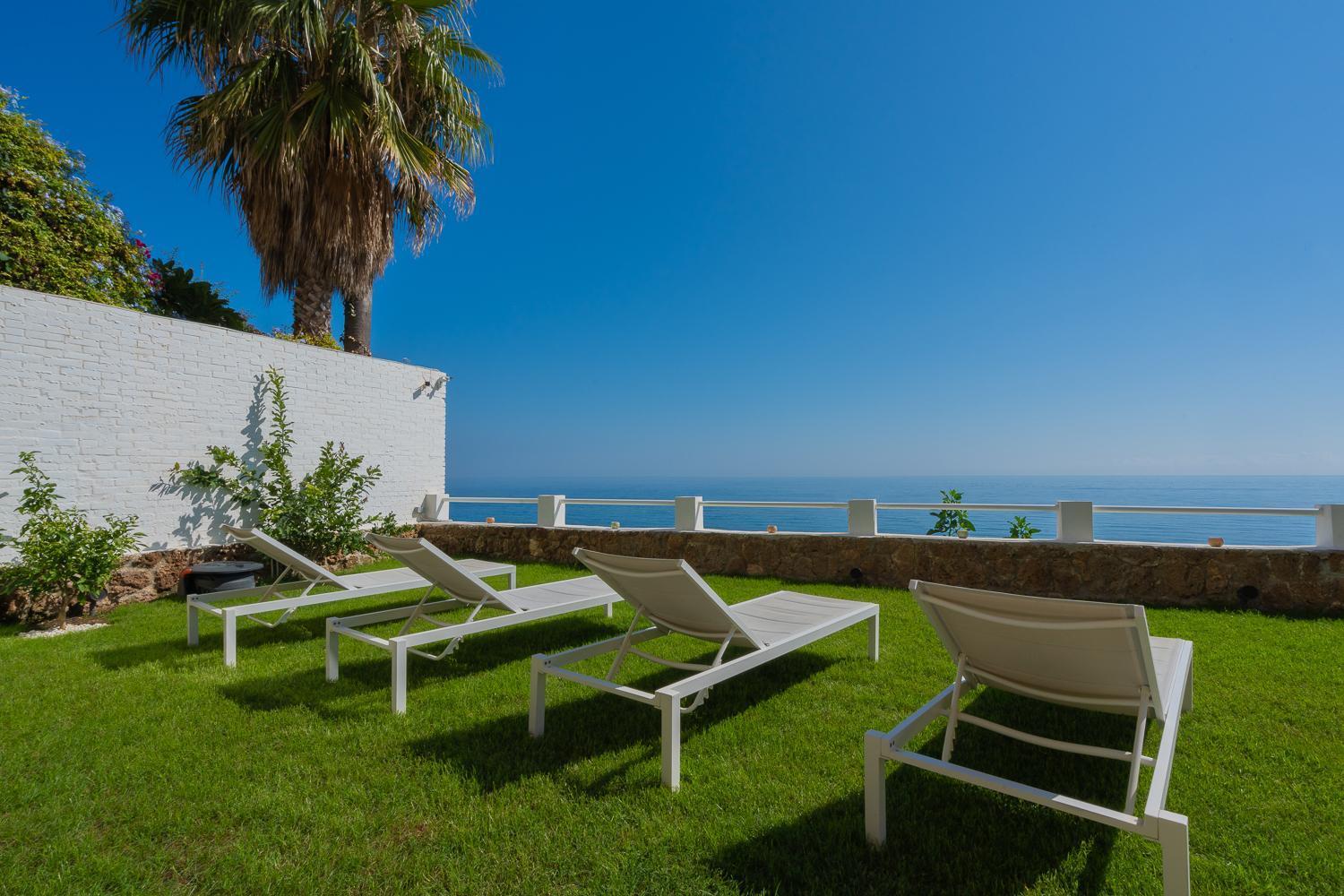 トレモリノスPrivate 250Sqm Garden Duplex, Jacuzzi, Cinema, Sea View Escapeアパートメント エクステリア 写真