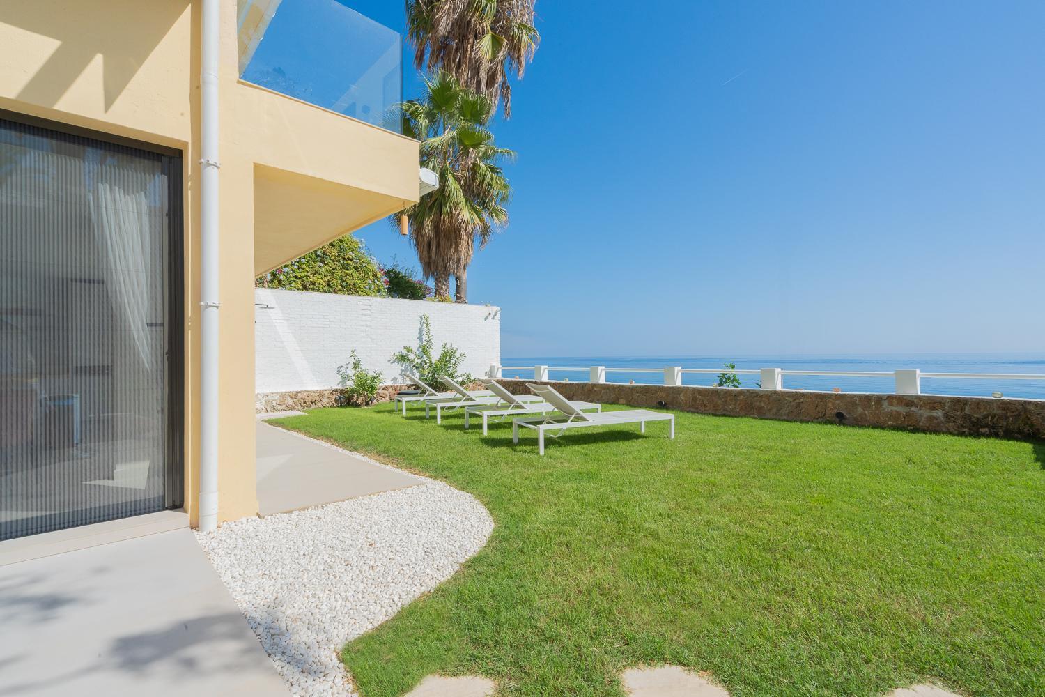 トレモリノスPrivate 250Sqm Garden Duplex, Jacuzzi, Cinema, Sea View Escapeアパートメント エクステリア 写真