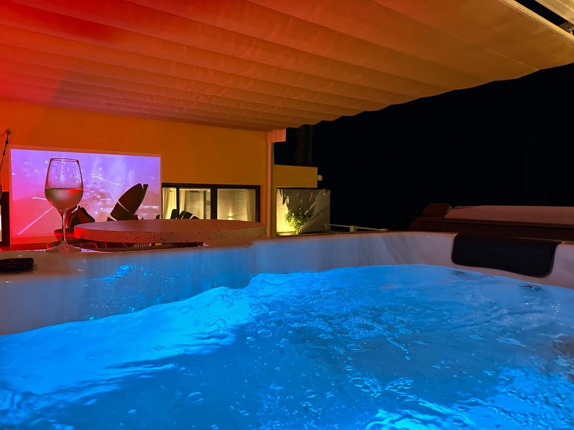 トレモリノスPrivate 250Sqm Garden Duplex, Jacuzzi, Cinema, Sea View Escapeアパートメント エクステリア 写真